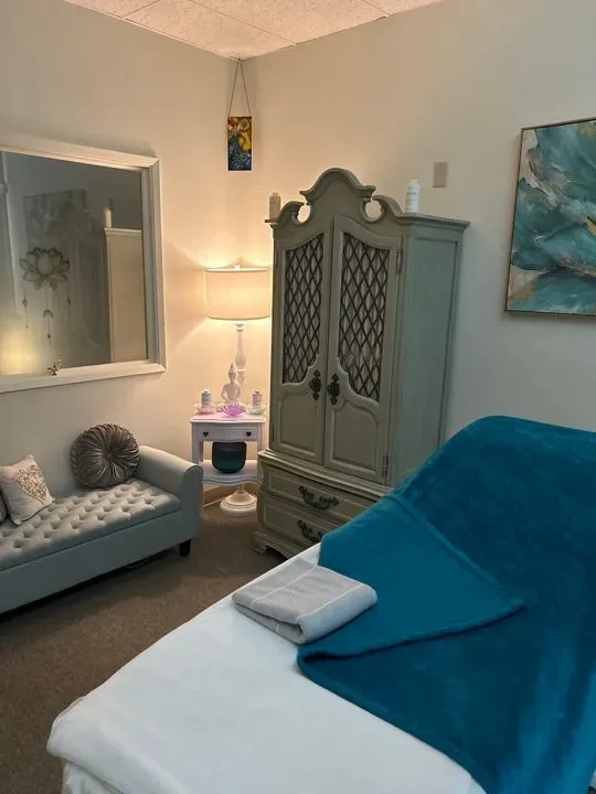 https://cdn.salonspotlight.com/photos/xFKwFFHrjdQiBiQBRghD/509b301e-3250-4a68-b733-3f98c9f12825_720x720