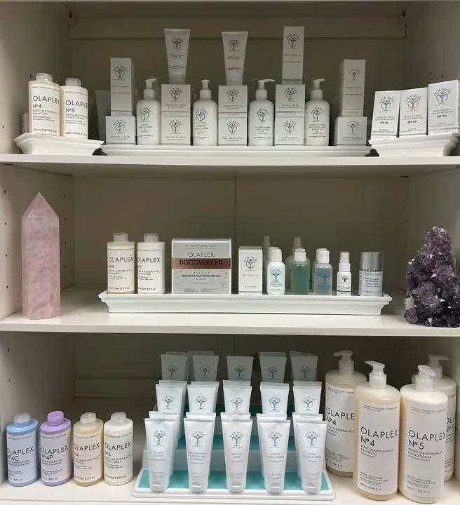 https://cdn.salonspotlight.com/photos/xFKwFFHrjdQiBiQBRghD/52b580e8-6c67-43c5-8ec4-3060ce861a09_720x720