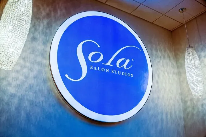 https://cdn.salonspotlight.com/photos/xFPdzEdW4MPOTnCOhciS/2f0a21a2-aebf-4300-b6ae-0ab9bf5b7e7f_720x720