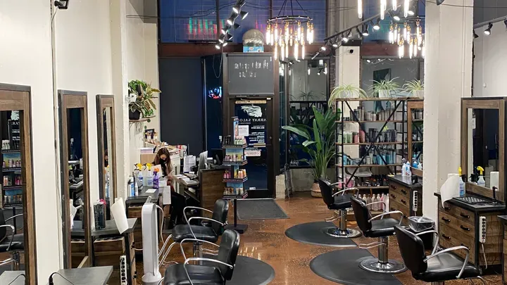 https://cdn.salonspotlight.com/photos/xGB1Erwe5RdO38CFEhD0/2de44660-9df9-4745-baef-b3798289c213_720x720