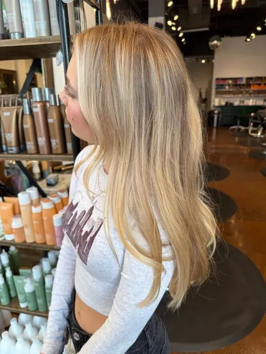 https://cdn.salonspotlight.com/photos/xGB1Erwe5RdO38CFEhD0/b70220f6-6c0b-46da-a7e8-e36eff2554da_720x720