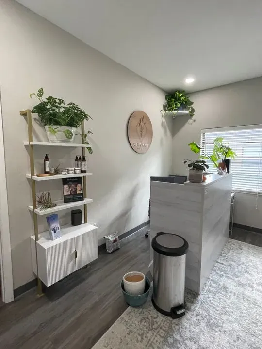 https://cdn.salonspotlight.com/photos/xGdRA61xvbFytBT3RwN2/b7bb90cd-8f03-486f-83b2-221621d3d095_720x720