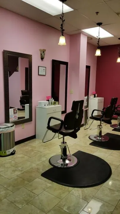https://cdn.salonspotlight.com/photos/xGqtDnLTVFHzurrBcNV0/77cf0ea8-4f1e-451f-86df-2d2014779681_720x720