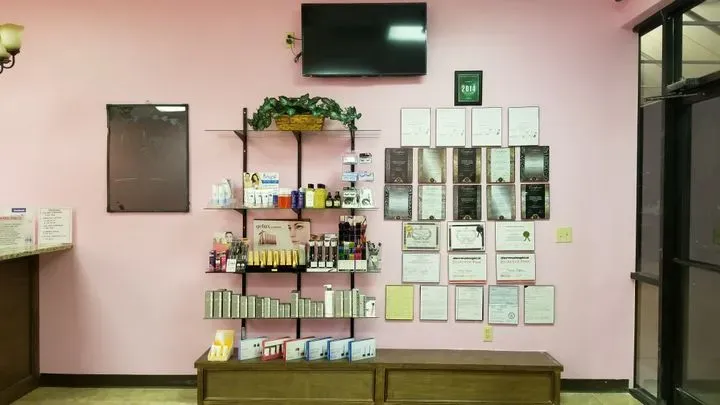 https://cdn.salonspotlight.com/photos/xGqtDnLTVFHzurrBcNV0/89e62a92-f998-46a6-93f5-bbeadaa07169_720x720