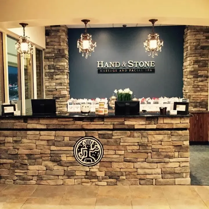 https://cdn.salonspotlight.com/photos/xJBmrQwrkF6f33viqUZz/c54e5def-0026-44e6-bb38-9254eb87f56e_720x720