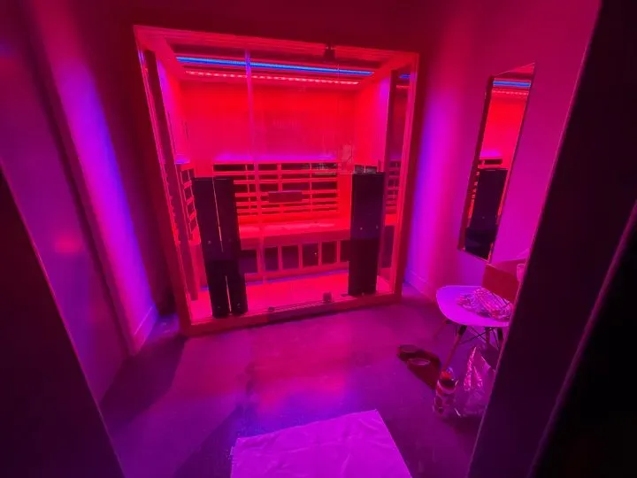 https://cdn.salonspotlight.com/photos/xJD84AebeTLzZV6K1yIF/e69c11aa-c7ee-4d24-88c9-4085a5045410_720x720