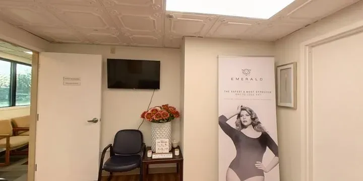 https://cdn.salonspotlight.com/photos/xJSuXPKw860hhOPSzf80/bda7d9c4-c6c4-49f7-949e-919e311b3508_720x720