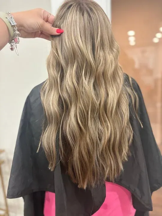 https://cdn.salonspotlight.com/photos/xKB5a6bvcHo8KFO8O1Zl/23f30b8c-eb99-4940-943d-ca932392125b_720x720