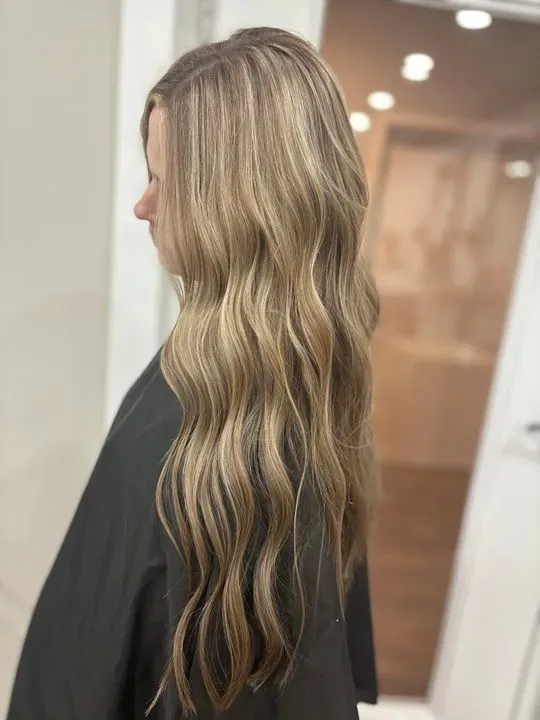 https://cdn.salonspotlight.com/photos/xKB5a6bvcHo8KFO8O1Zl/7fbc37b8-0d4c-4f93-9a9d-ac3e2a890ca5_720x720