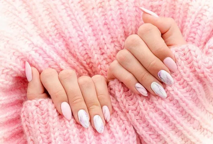 https://cdn.salonspotlight.com/photos/xKBZkMhrFHUoIJ5iwTVE/0576b7f5-a771-45e7-842f-f2274817fbaf_720x720