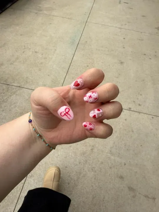 https://cdn.salonspotlight.com/photos/xKBZkMhrFHUoIJ5iwTVE/230f9ca9-9d94-4d09-8e88-1df67c30e3de_720x720