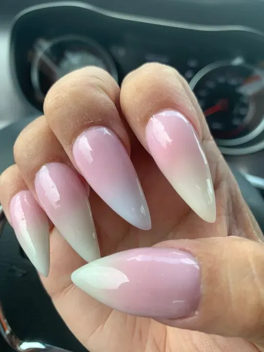 https://cdn.salonspotlight.com/photos/xKsgAM1gBlVibKKR1MQK/e1a8ac82-e053-49fc-a0ff-7e438542857b_720x720
