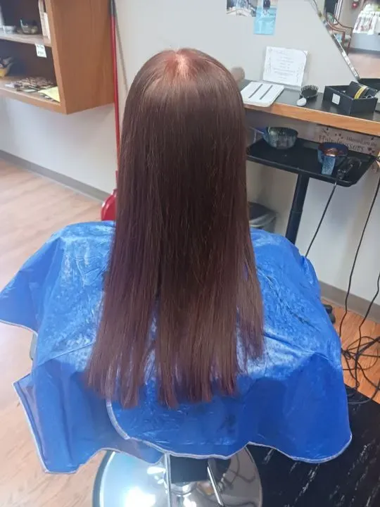 https://cdn.salonspotlight.com/photos/xKz10fsLIXKAcEzuchNv/11c458f9-7c3c-4dda-b7fa-ea258aa1afdf_720x720