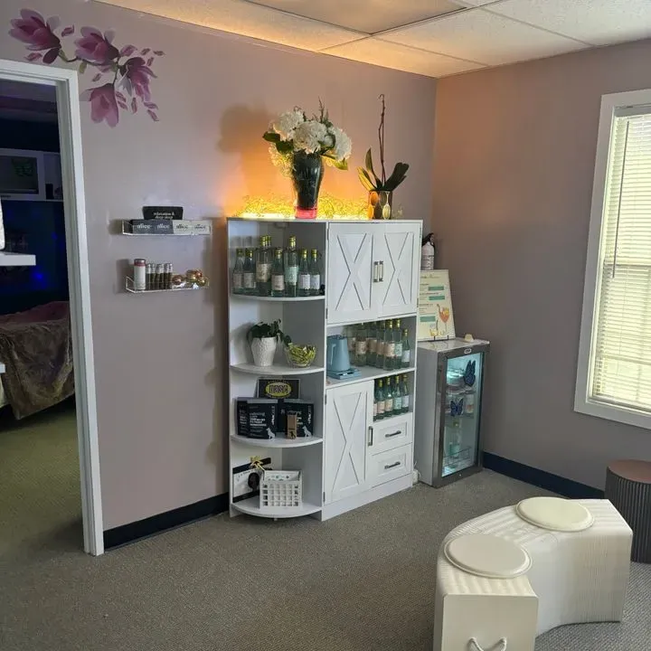 https://cdn.salonspotlight.com/photos/xL9BhgTZBZgD71RccpNL/81215ad0-08d9-482e-8703-e34229dd5550_720x720