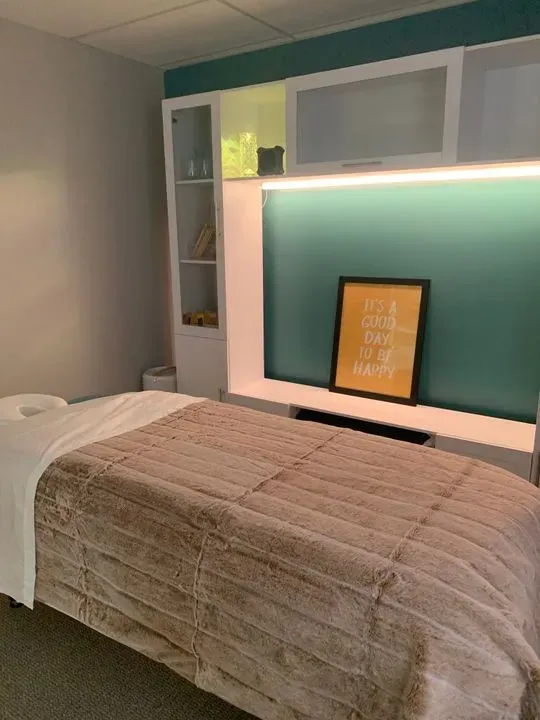 https://cdn.salonspotlight.com/photos/xL9BhgTZBZgD71RccpNL/8af2a277-1ea6-4d91-ac80-5c22870e96c7_720x720