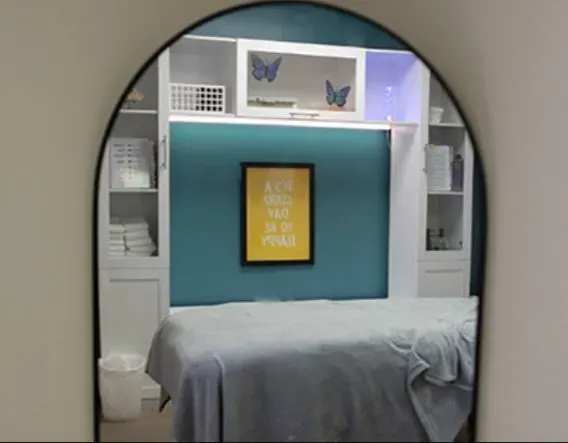 https://cdn.salonspotlight.com/photos/xL9BhgTZBZgD71RccpNL/e3f23d51-323f-4352-9c1e-865dbbb3f333_720x720