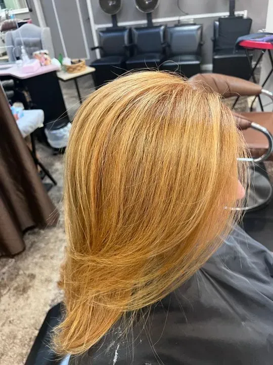 https://cdn.salonspotlight.com/photos/xLHKoyyRq3NdIBeJXOLO/0bb184c4-ae32-4cba-884e-7404e9a0c34e_720x720