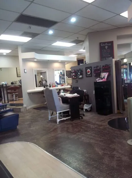https://cdn.salonspotlight.com/photos/xLHKoyyRq3NdIBeJXOLO/bee23a1e-d37d-4f3d-94ca-c9839658a95b_720x720