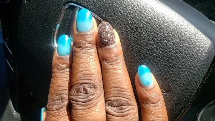 https://cdn.salonspotlight.com/photos/xLfINYyb6T3fJKqRI0LU/124358b6-88f6-4838-987b-9b9957b9e560_720x720