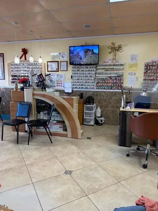 https://cdn.salonspotlight.com/photos/xLfINYyb6T3fJKqRI0LU/ba233f49-c190-4a41-8c34-403efeaacdf4_720x720
