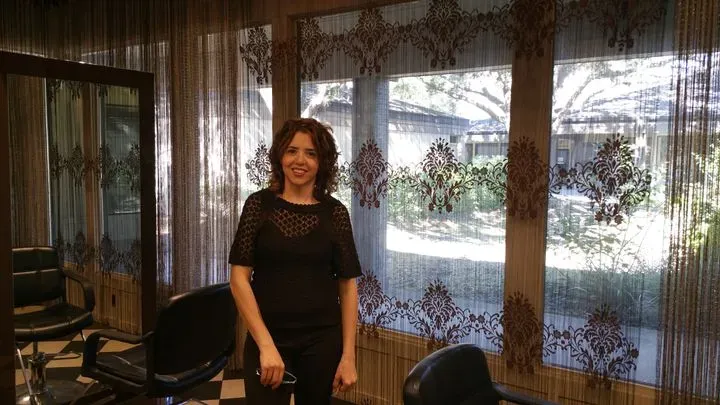 https://cdn.salonspotlight.com/photos/xMf5laujvZoVwWjwvDFk/0019b282-3b3e-4c99-b0cd-8071b5b83ce7_720x720
