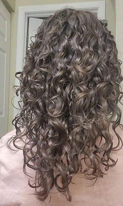 https://cdn.salonspotlight.com/photos/xMzR0C3AfmkL0SqAq73I/63c8661e-f8db-4c26-b0d0-e9a0c8dd4fb8_720x720