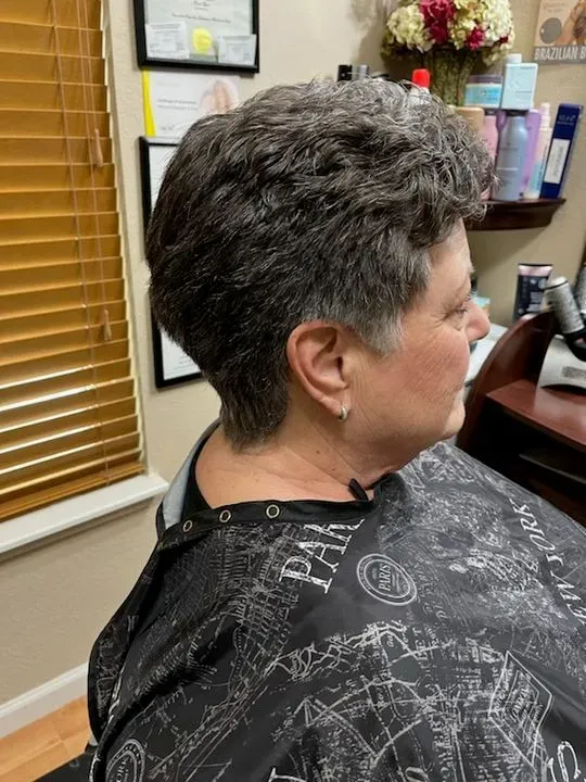 https://cdn.salonspotlight.com/photos/xMzR0C3AfmkL0SqAq73I/8970419b-1de7-45f5-a4a8-231847d5780f_720x720