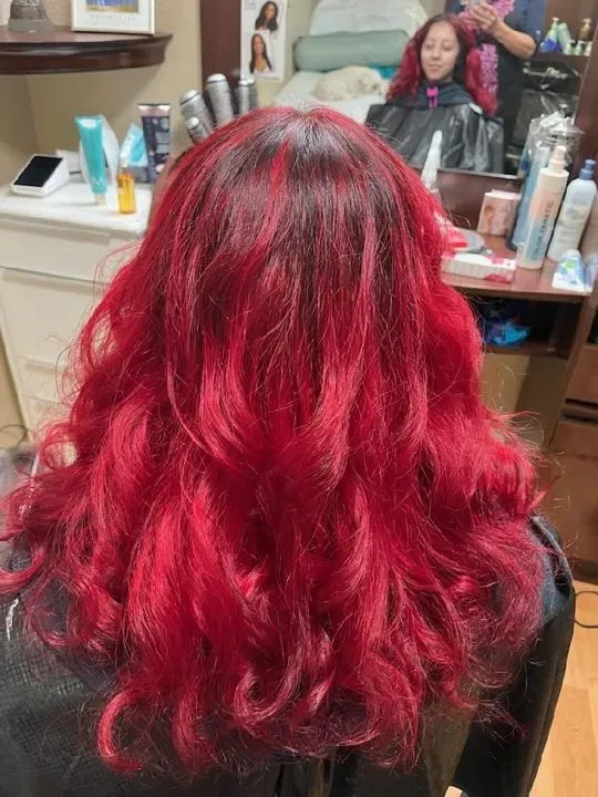 https://cdn.salonspotlight.com/photos/xMzR0C3AfmkL0SqAq73I/d0399de3-684b-4b29-8446-25c1b5d37d98_720x720