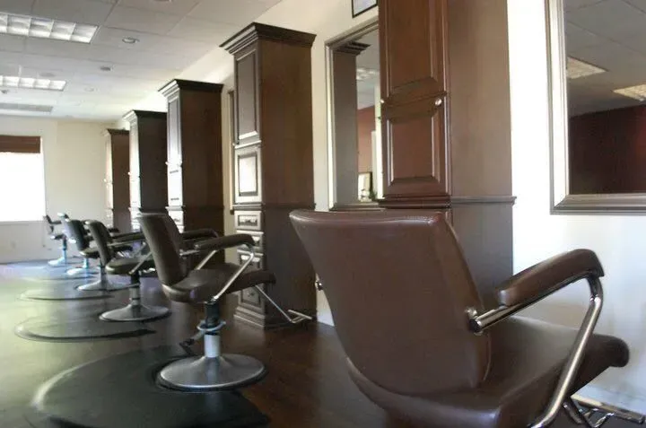 https://cdn.salonspotlight.com/photos/xNJ1DbirM0omhzK5sS9c/53d5fc28-2979-433b-afbd-9c4038740972_720x720