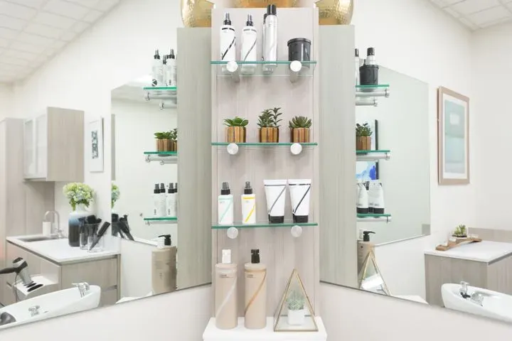 https://cdn.salonspotlight.com/photos/xOy82zdzZyVeG1VHSYLz/ab8d3857-dd0e-4b54-bfa7-12767a441b8c_720x720