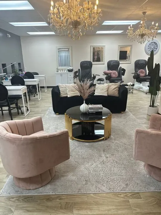 https://cdn.salonspotlight.com/photos/xPy21CsMHcoIOcz709W8/08bba37f-0676-4bb8-95c9-10b936b46d3b_720x720
