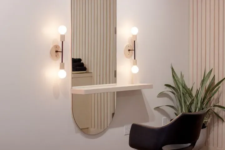 https://cdn.salonspotlight.com/photos/xRJ6KE5uq09KKcrEyvsp/6589a197-095c-4ebc-9e77-9546800c1107_720x720