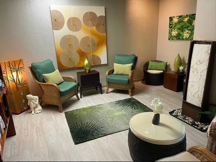 https://cdn.salonspotlight.com/photos/xTN5zEtws0tmmt0Uns1T/195c631b-17ad-4084-b16b-6fd779f0723f_720x720
