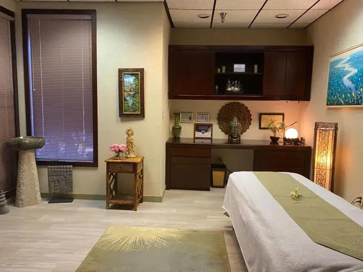 https://cdn.salonspotlight.com/photos/xTN5zEtws0tmmt0Uns1T/7457bdec-e48f-4af0-a382-5388727378e1_720x720