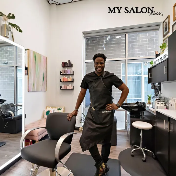https://cdn.salonspotlight.com/photos/xWD10f4MYljdSBwYzVtq/62b7e2c0-dc9d-46af-9769-971a4effa15f_720x720