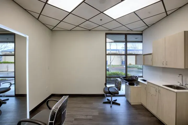 https://cdn.salonspotlight.com/photos/xWD10f4MYljdSBwYzVtq/c6e04986-8dc9-4ced-b3fe-04276ef5a44b_720x720