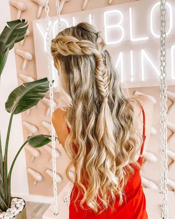 https://cdn.salonspotlight.com/photos/xWPVkyDkgzE0THbbl2Co/8df8f6fc-f101-4c69-9421-0940a30eee60_720x720