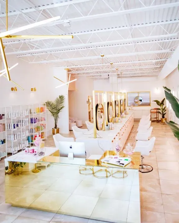 https://cdn.salonspotlight.com/photos/xWPVkyDkgzE0THbbl2Co/fe008aea-ecdf-47e0-b42f-80a5d094e6f8_720x720