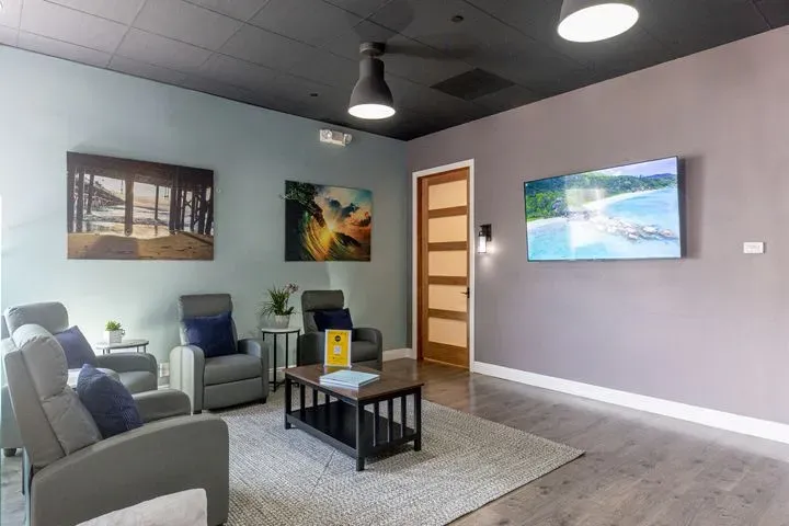 https://cdn.salonspotlight.com/photos/xX5NU8YCDjfUpBJRkJCK/28a59ecd-39be-4e8d-9eed-1dc33f1f2d05_720x720