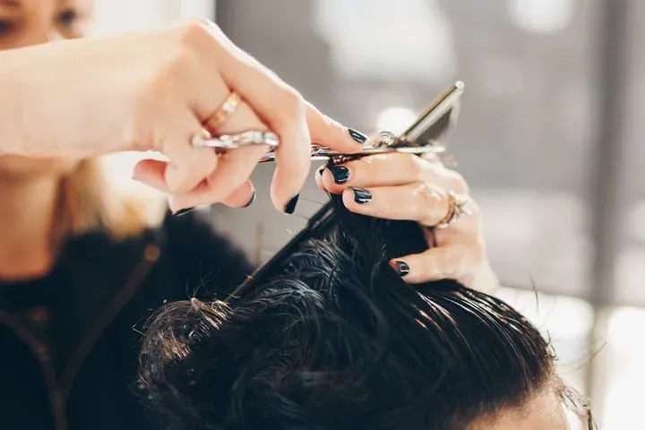 https://cdn.salonspotlight.com/photos/xXIDOoZB9BmSG5jbeHOT/8f395a23-68b0-42bf-a381-2702d37c648b_720x720