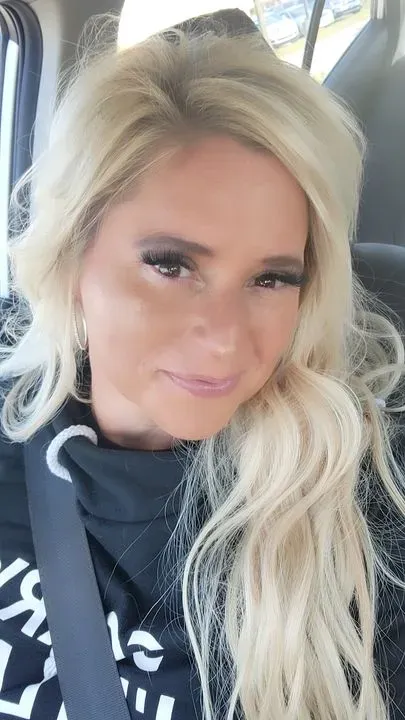 https://cdn.salonspotlight.com/photos/xZ7IMVx3ZbXkUic21wiB/15921200-1946-4769-9b05-fca1f8908e88_720x720