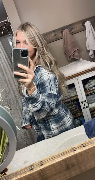 https://cdn.salonspotlight.com/photos/xZ7IMVx3ZbXkUic21wiB/bb7dcea4-f1f8-4da1-807b-0a9eb8a56c76_720x720