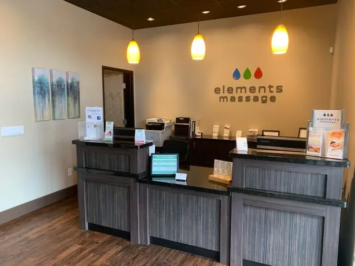 https://cdn.salonspotlight.com/photos/xbHXeSCJz6cRhHI9d2oK/850b699f-12eb-4751-a6dc-2b7ce4af1880_720x720