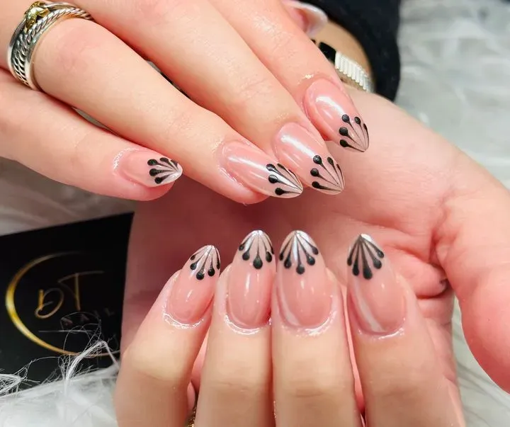 https://cdn.salonspotlight.com/photos/xbUnM4AcNNDagipNMqTc/0b76dce7-21a1-4952-8173-b6937bc98d9e_720x720