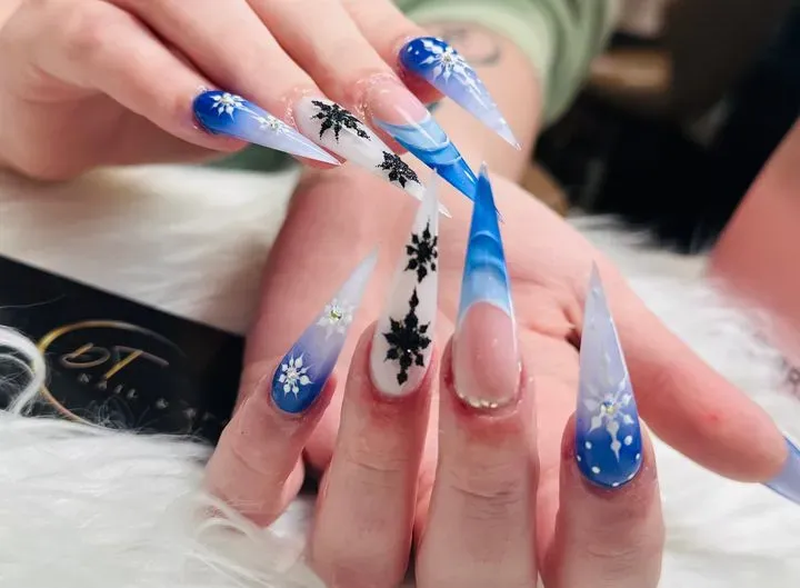 https://cdn.salonspotlight.com/photos/xbUnM4AcNNDagipNMqTc/25e532c7-e26d-4179-b4c1-efd1e8bd3848_720x720