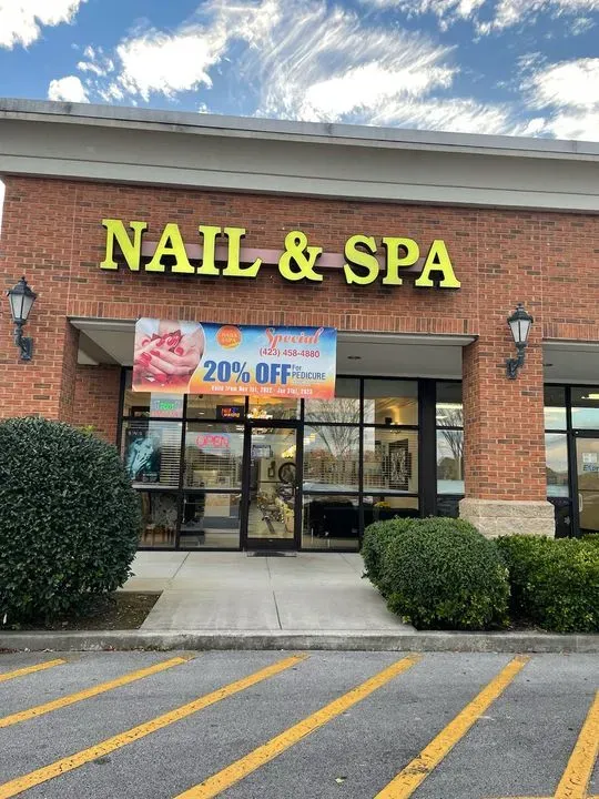 https://cdn.salonspotlight.com/photos/xbUnM4AcNNDagipNMqTc/321bcafd-5eba-4c25-a1e6-7dfd15a5a552_720x720