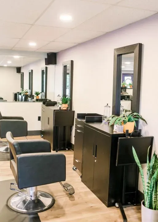 https://cdn.salonspotlight.com/photos/xbjp7TBpBDrbJMJUVIeW/2cba79e1-1992-4a6b-8703-f54c47019cb9_720x720