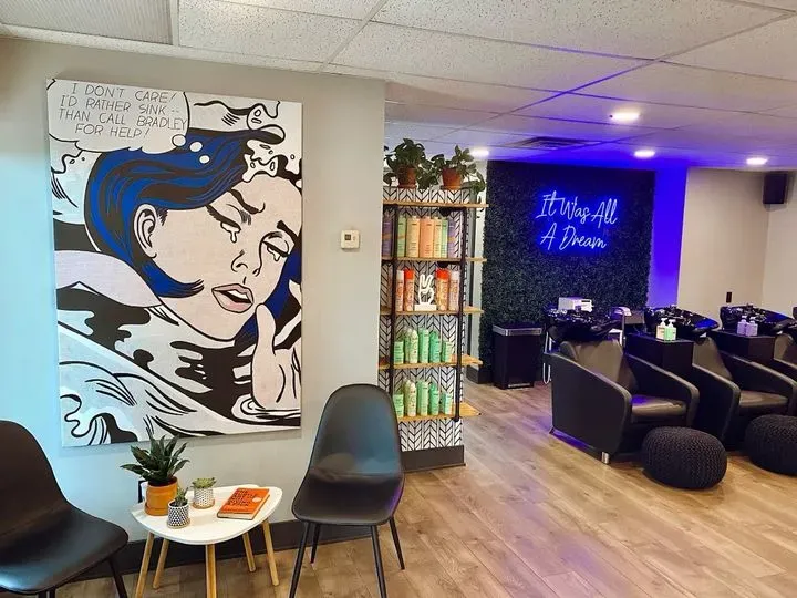 https://cdn.salonspotlight.com/photos/xbjp7TBpBDrbJMJUVIeW/339e9711-7538-4b07-b59c-c14d13874618_720x720