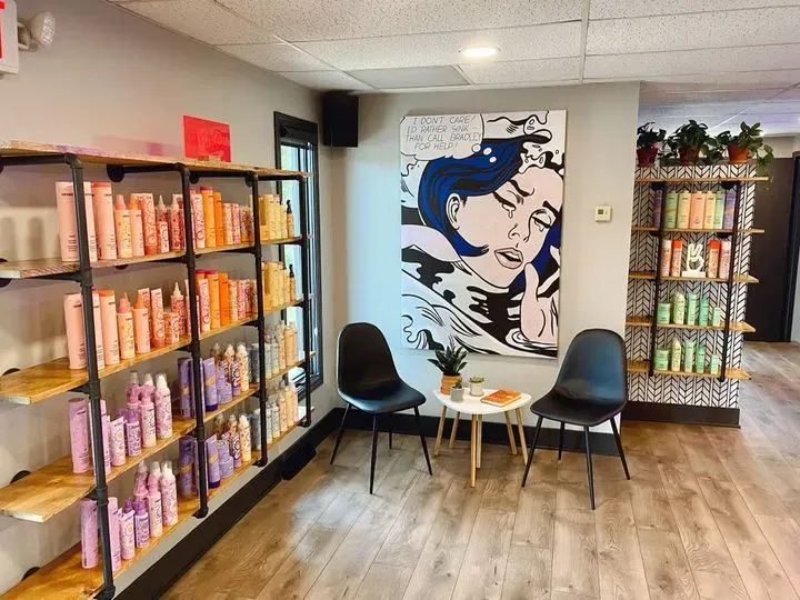 https://cdn.salonspotlight.com/photos/xbjp7TBpBDrbJMJUVIeW/67dbbd89-3e47-422f-8735-cfedb08daab9_720x720