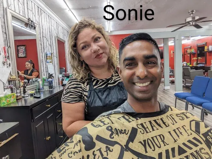 https://cdn.salonspotlight.com/photos/xcafXWrqBWI0dPyL7WLg/aae5309d-0dff-4d42-a27a-24931e45f55b_720x720